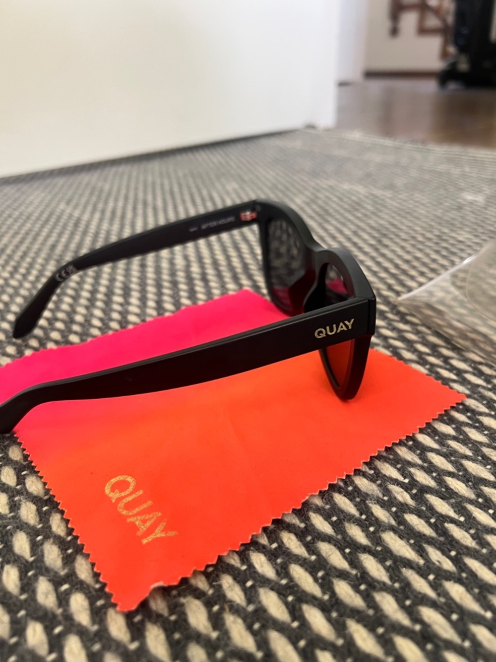 Quay “After Party” matte frame - Picture 4 of 5